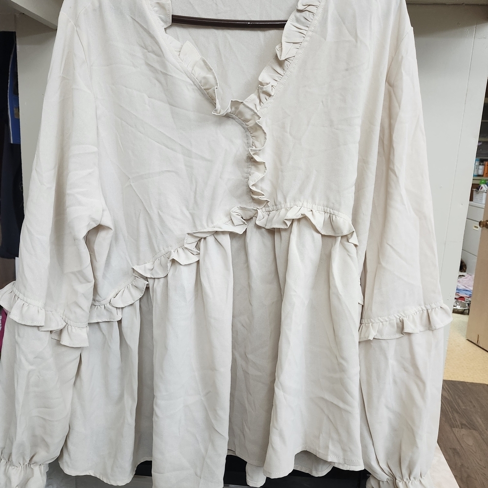 SHEIN Curve Cream Top